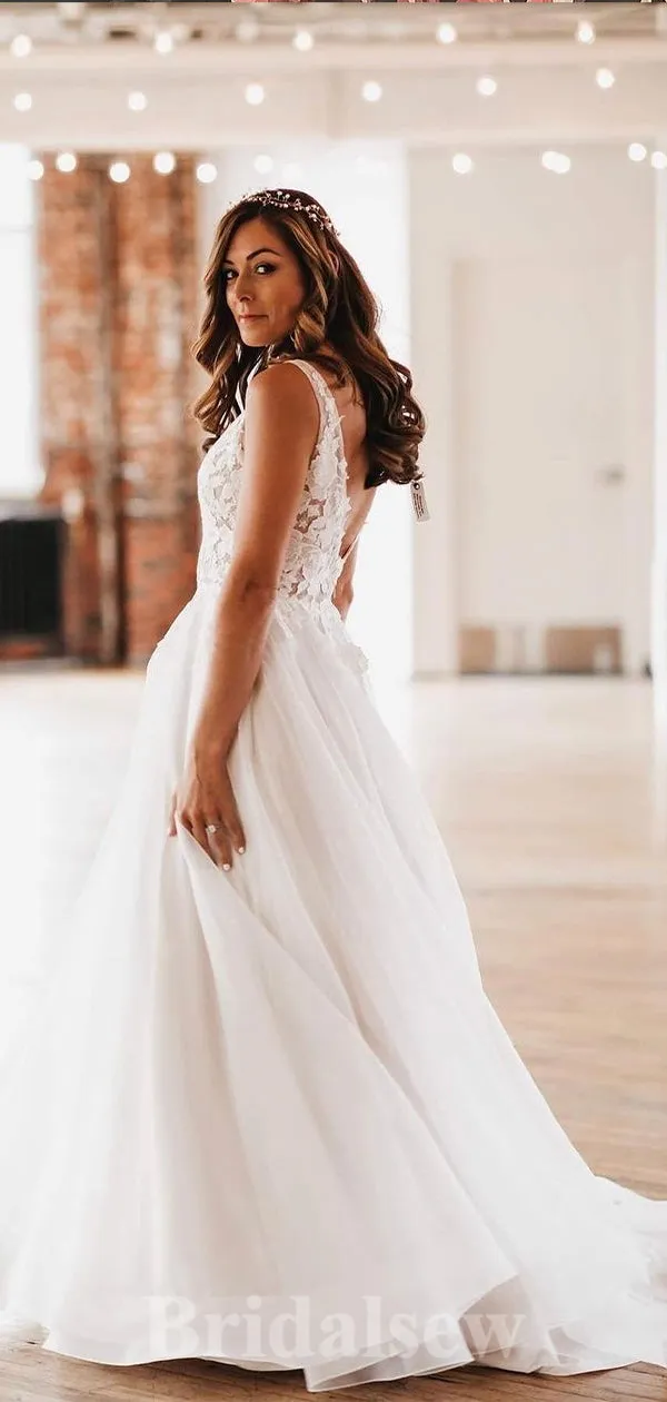 A-line Beach V-Neck Lace Luxurious Classic Modest Popular Vintage Long Wedding Dresses WD400