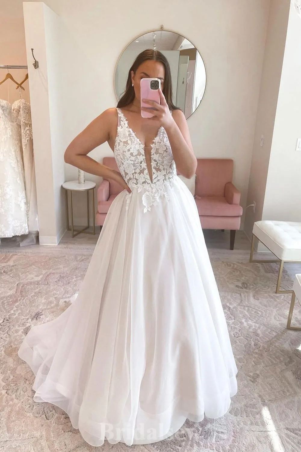 A-line Beach V-Neck Lace Luxurious Classic Modest Popular Vintage Long Wedding Dresses WD400