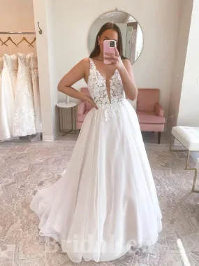 A-line Beach V-Neck Lace Luxurious Classic Modest Popular Vintage Long Wedding Dresses WD400