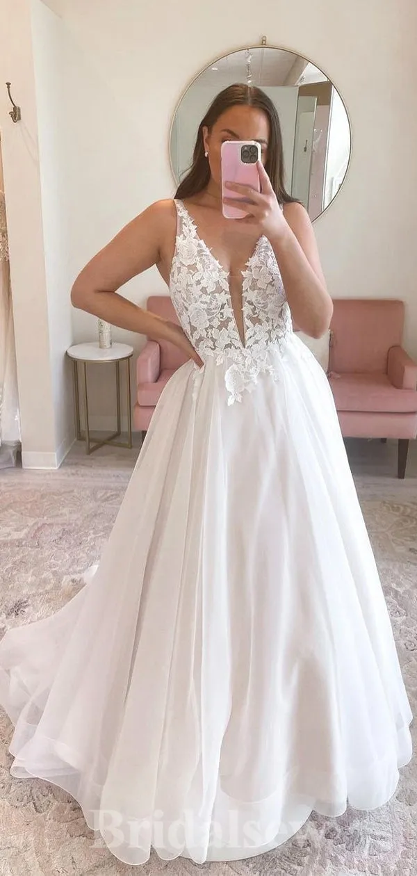 A-line Beach V-Neck Lace Luxurious Classic Modest Popular Vintage Long Wedding Dresses WD400