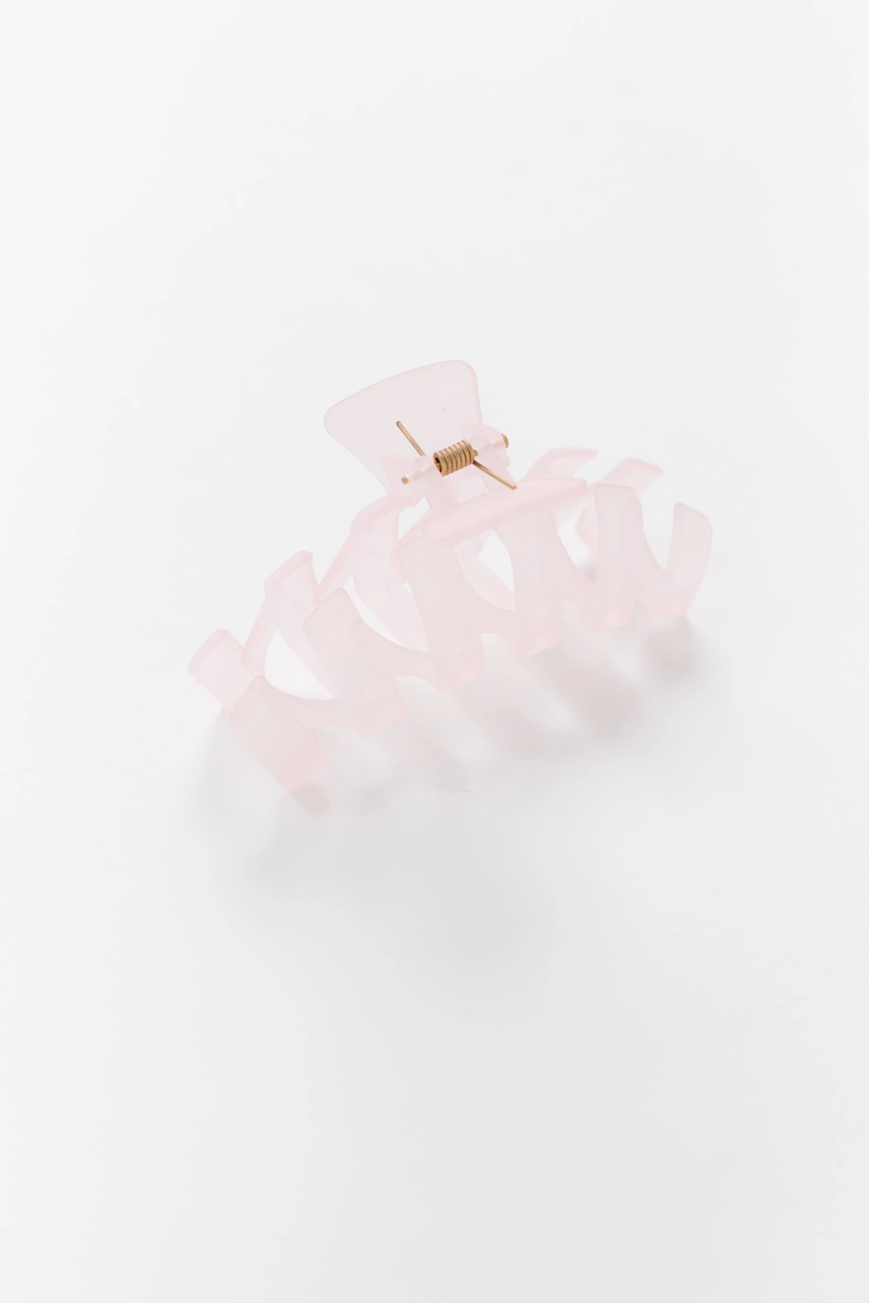 Cove Scallop Hair Claw