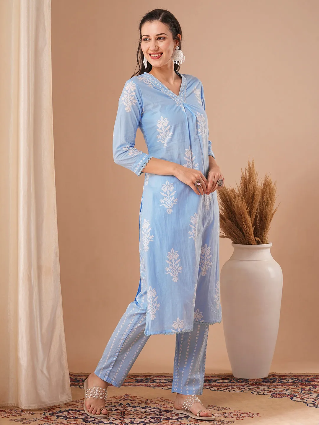 Ethnic Floral Printed Straight Fit Kurta with Pant - Blue